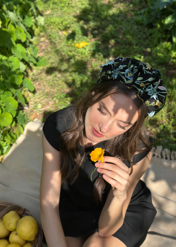 קשת רחבה ויולה פלורל שחור