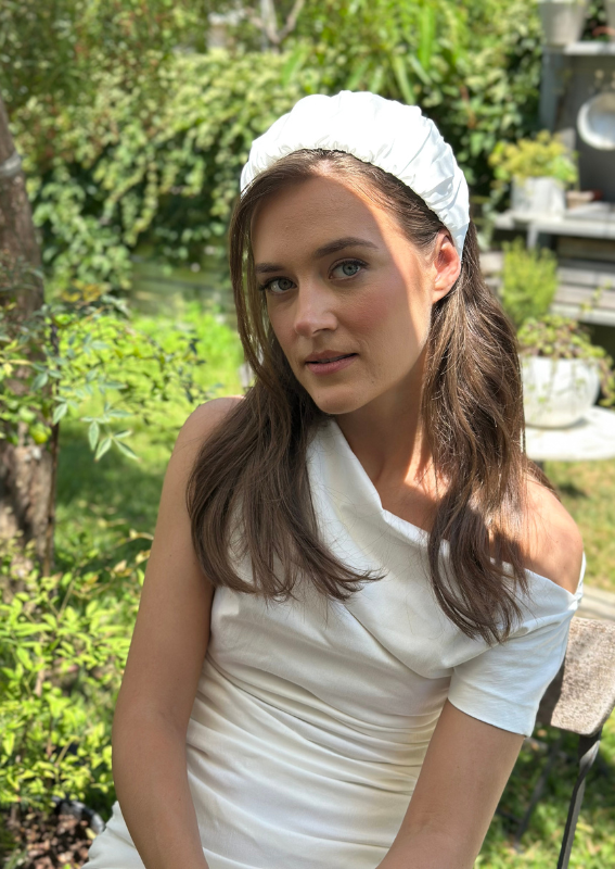 קשת רחבה מילה לבן חלבי