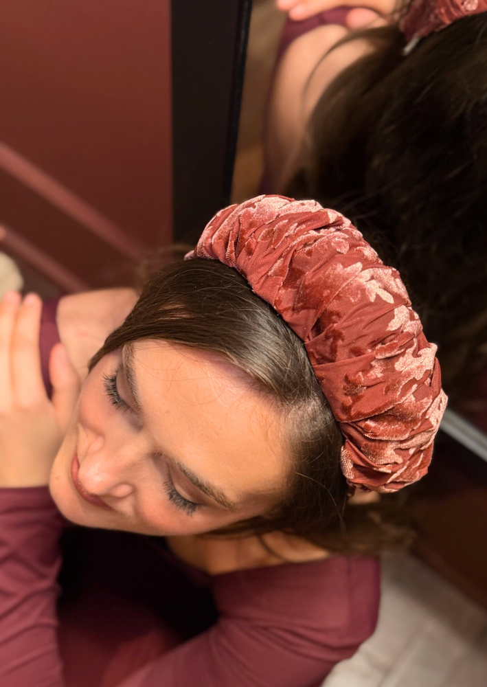 קשת בינונית ויולה קטיפה בורדו מעושן