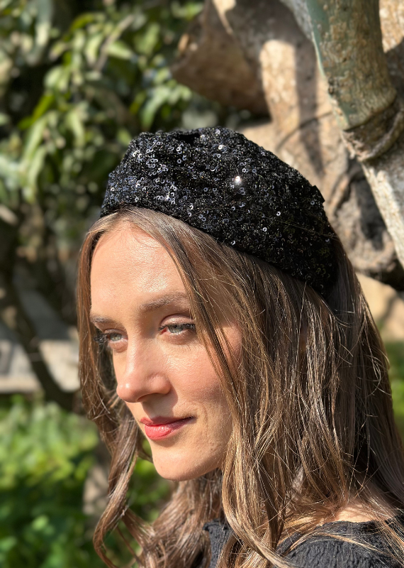 קשת רחבה זואי פייטים שחורים