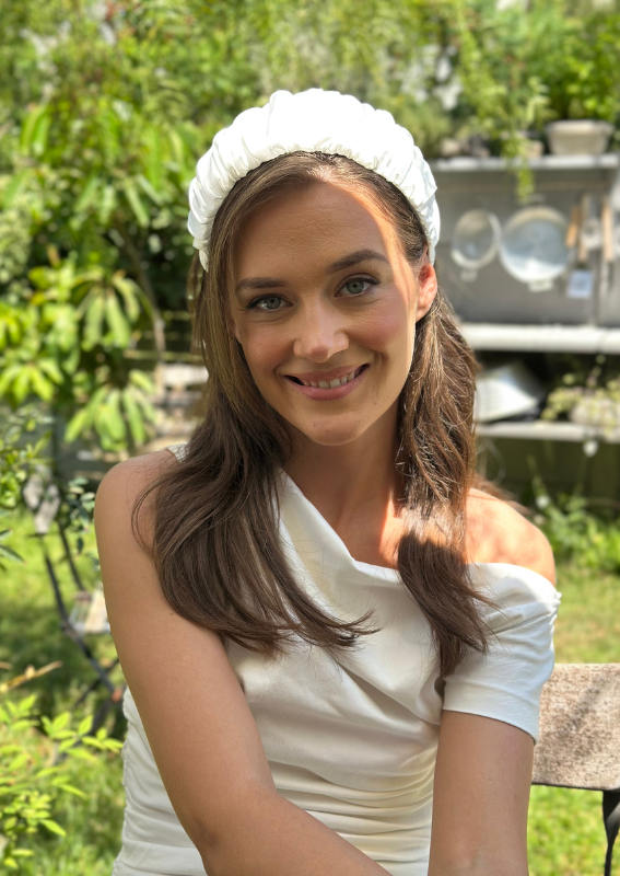 קשת רחבה מילה לבן חלבי