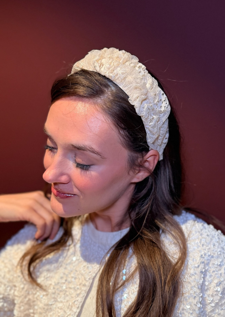 קשת פטיט רנה תחרה שמנת