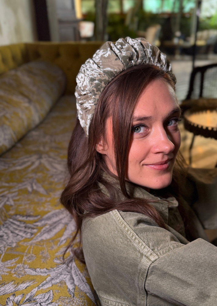 קשת רחבה ויולה קטיפה מרווה עדינה