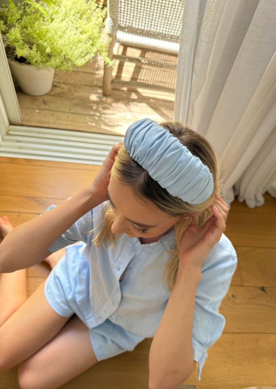 קשת צרה מילה תכלת
