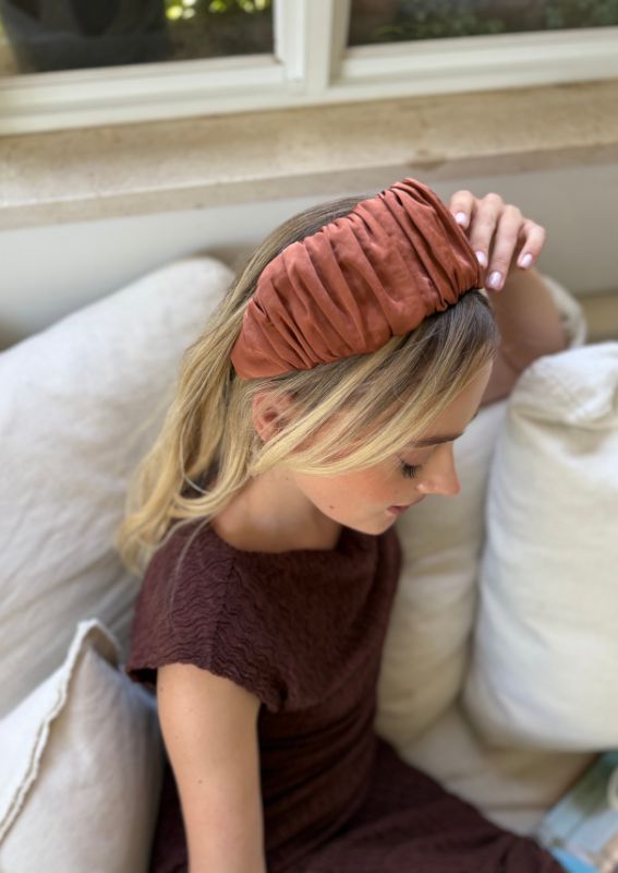 קשת בינונית מילה חמרה