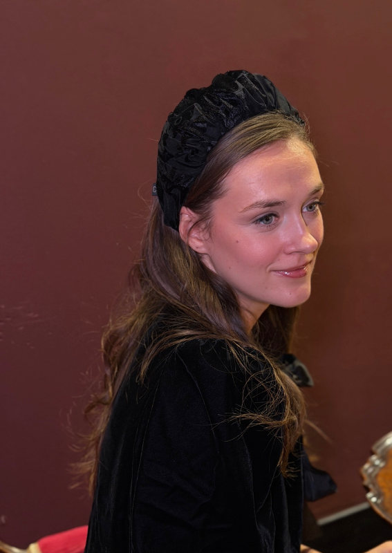 קשת בינונית ויולה קטיפה שחורה