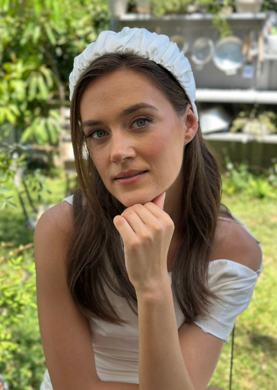 קשת רחבה מילה לבן חלבי