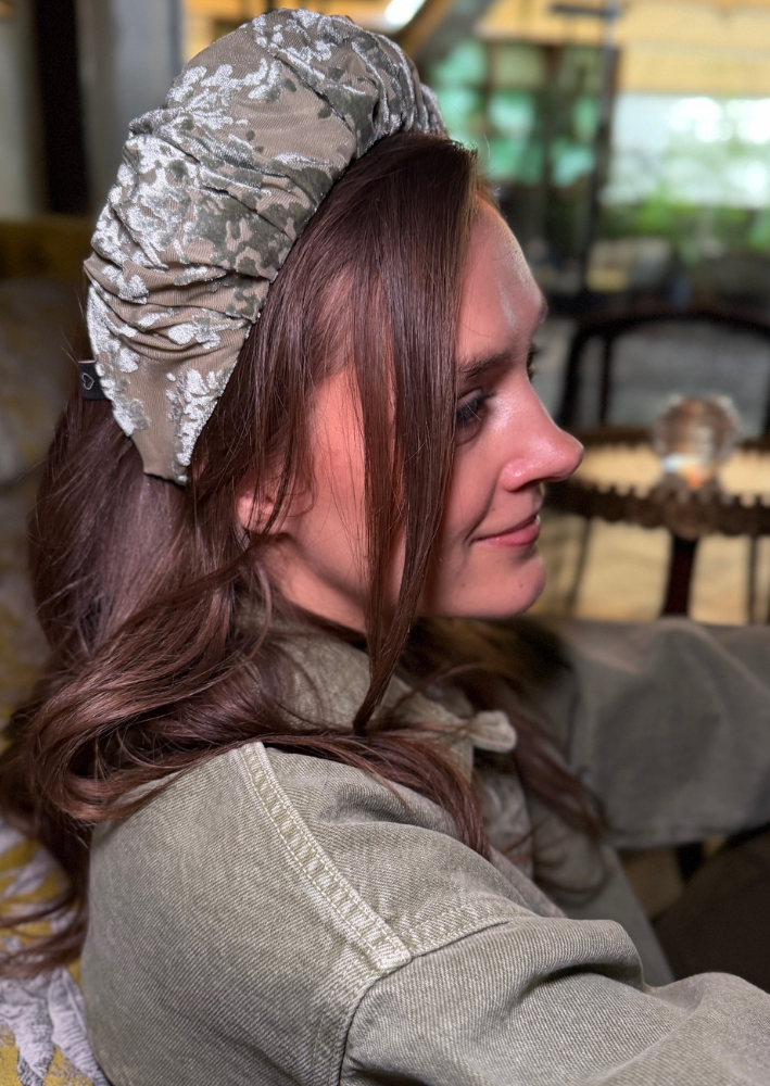 קשת רחבה ויולה קטיפה מרווה עדינה