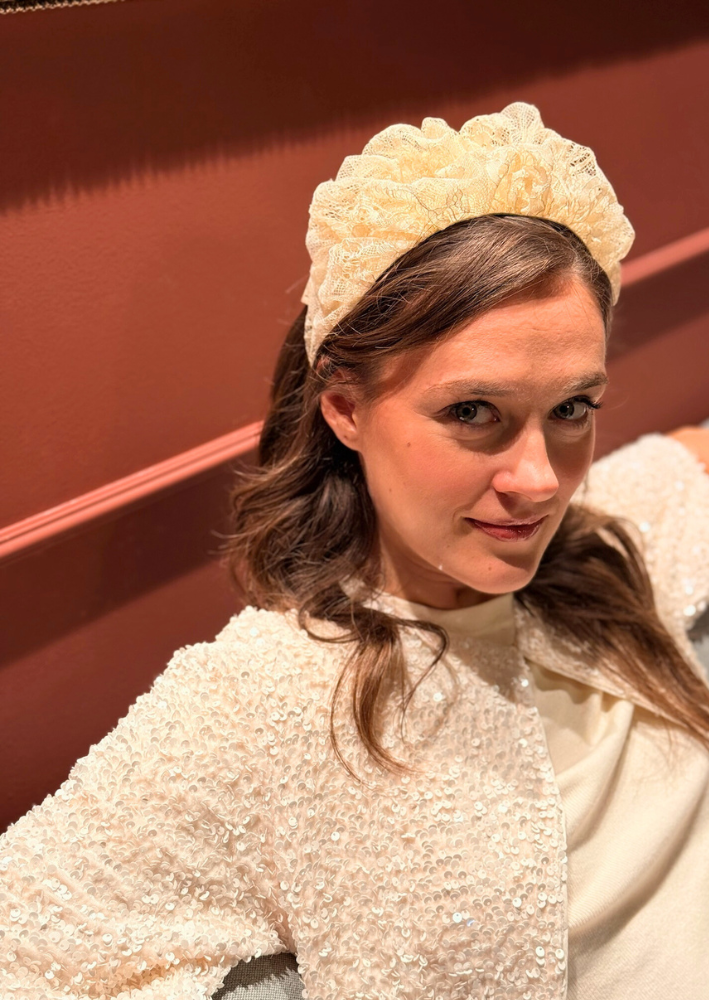 קשת בינונית רנה תחרה שמנת