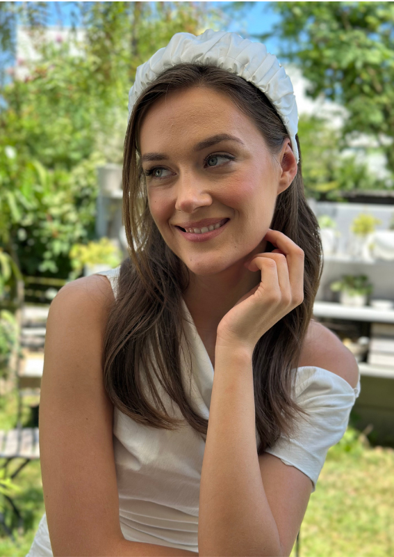 קשת רחבה מילה לבן חלבי