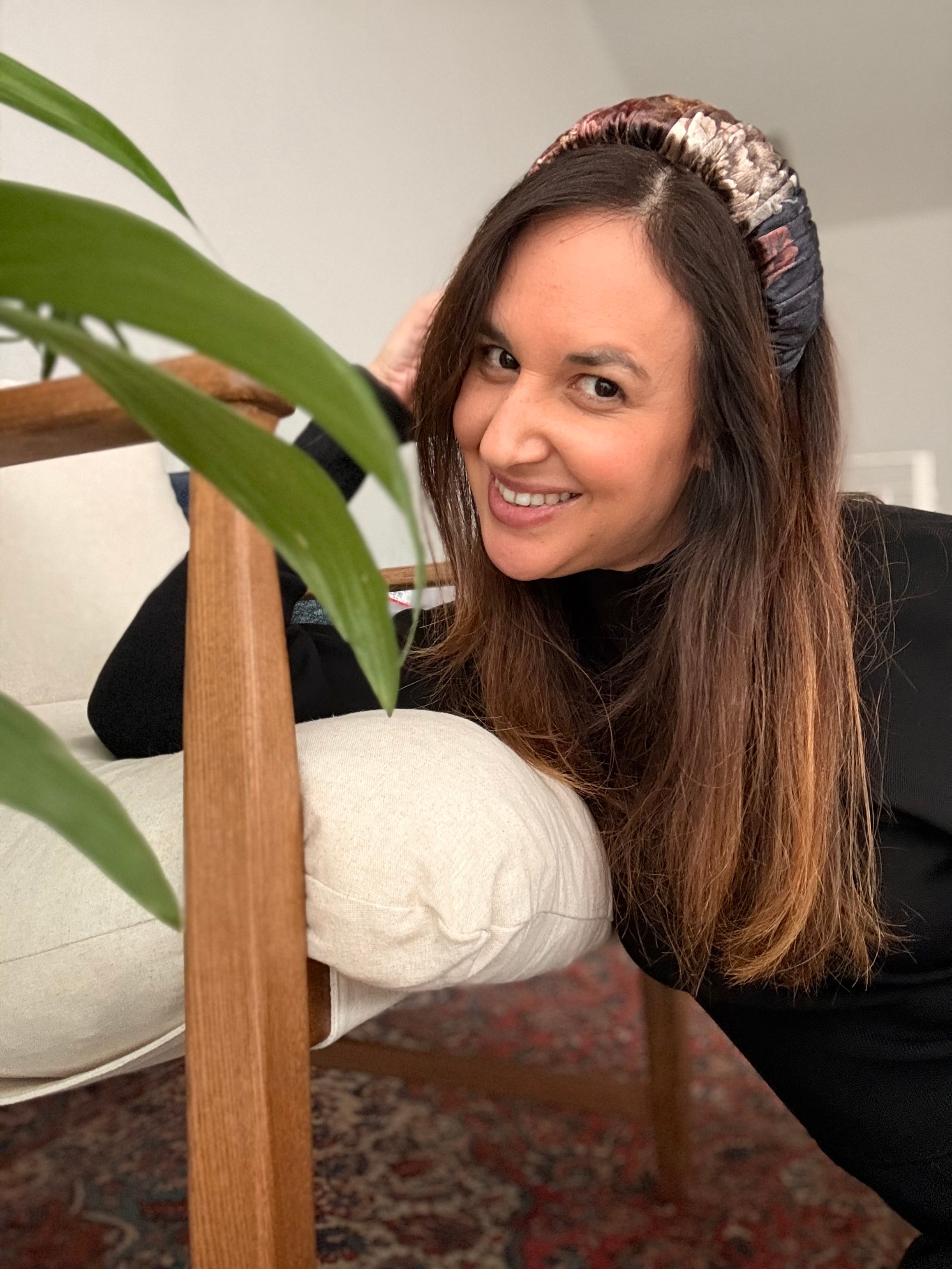 קשת בינונית מילה קטיפה שחור עמוק