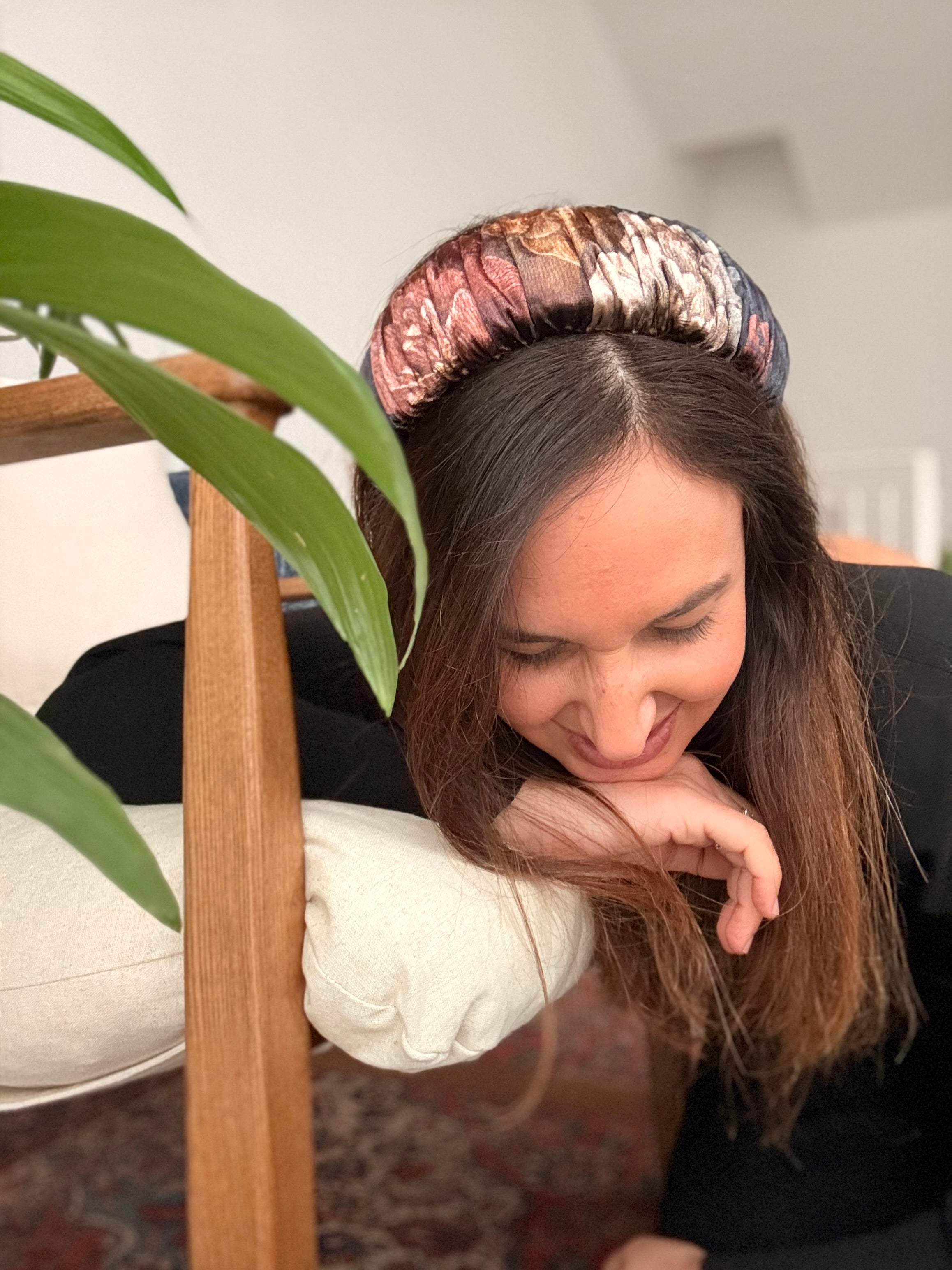 קשת בינונית מילה קטיפה שחור עמוק