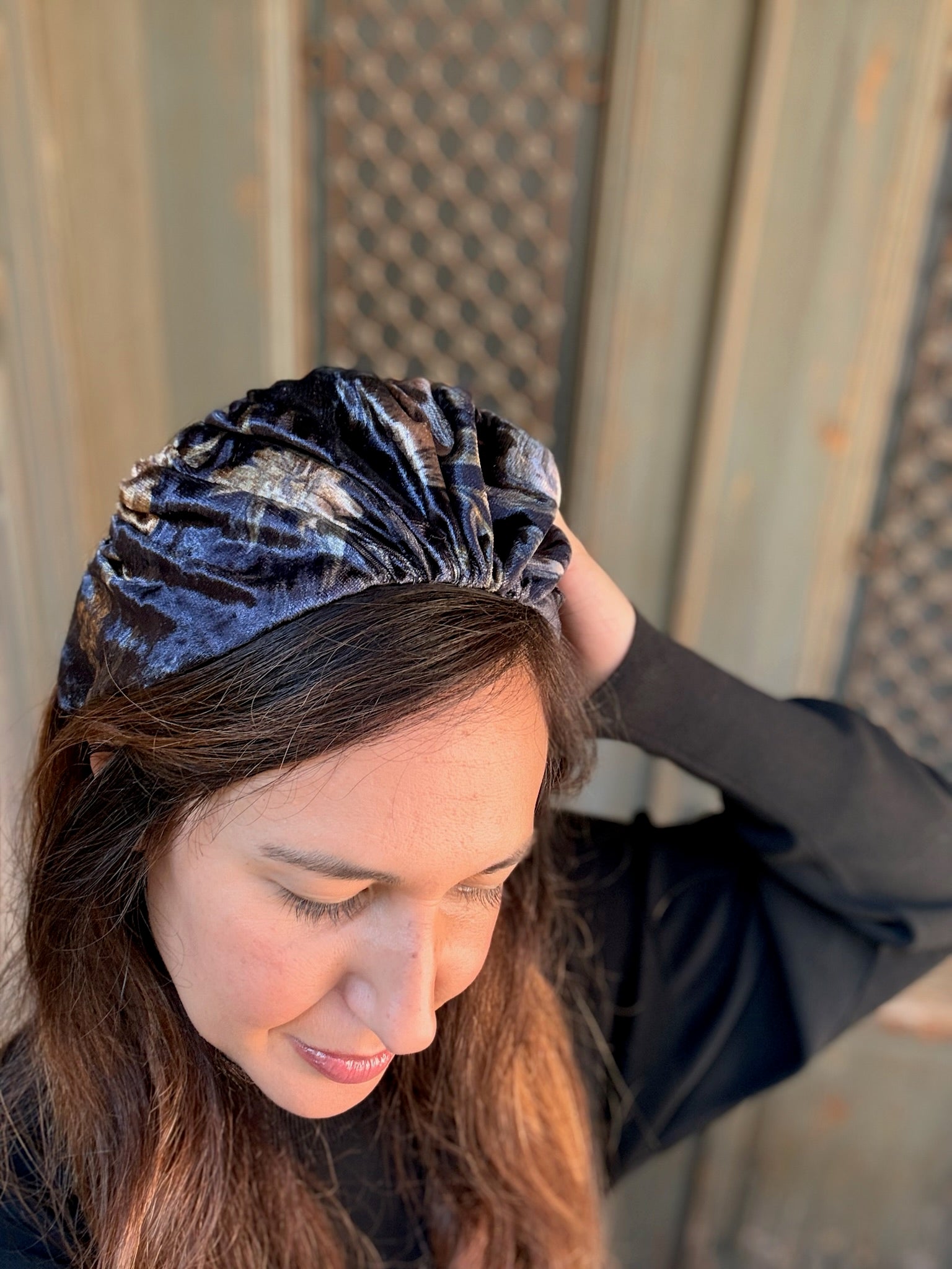 קשת רחבה סלין קטיפה שחור עמוק