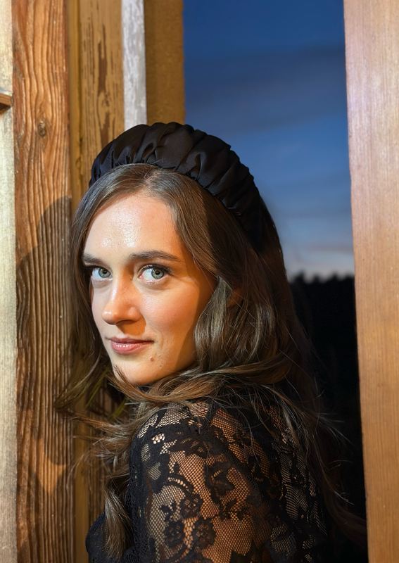 קשת צרה מילה שחורה