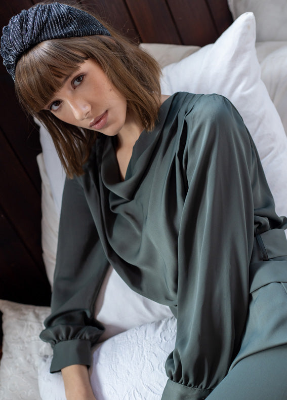 אריה קשת שחורה כסופה