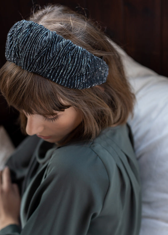 אריה קשת שחורה כסופה