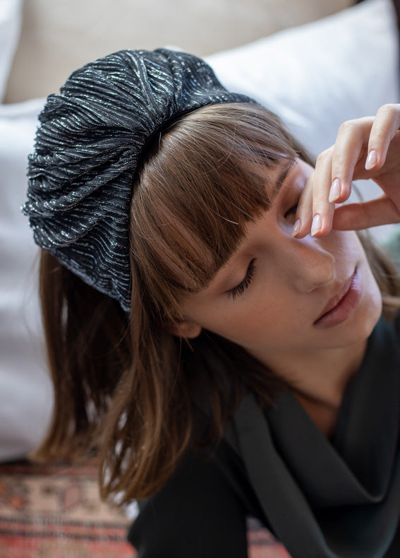 אריה קשת רחבה שחורה כסופה