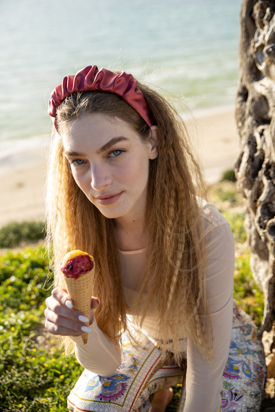 אמיליה קשת בורגונדי