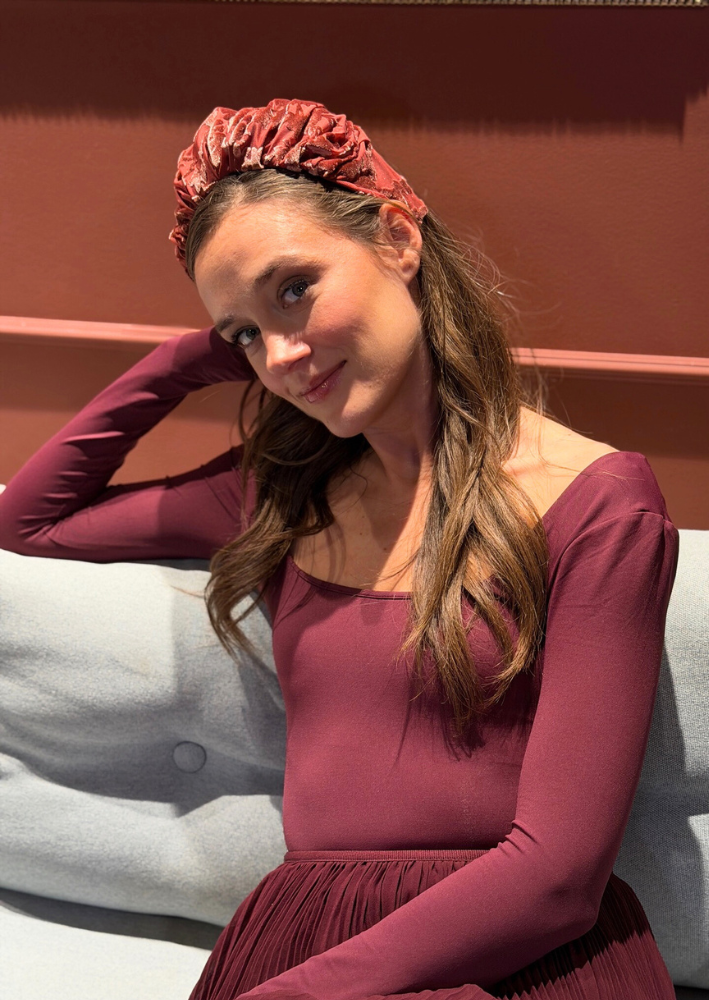 קשת רחבה ויולה קטיפה בורדו מעושן