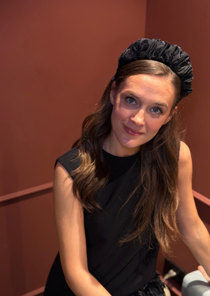 קשת רחבה ויולה קטיפה שחורה