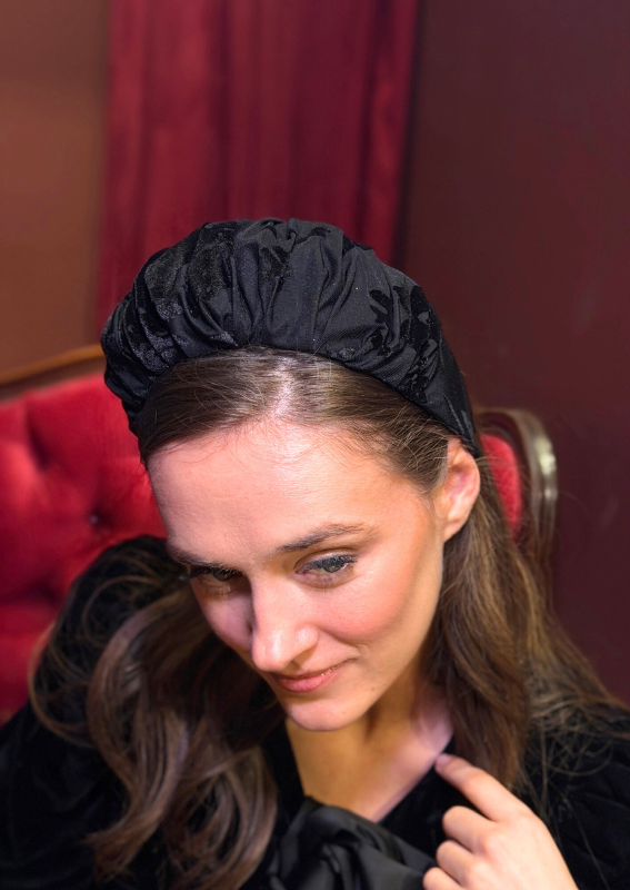 קשת בינונית ויולה קטיפה שחורה