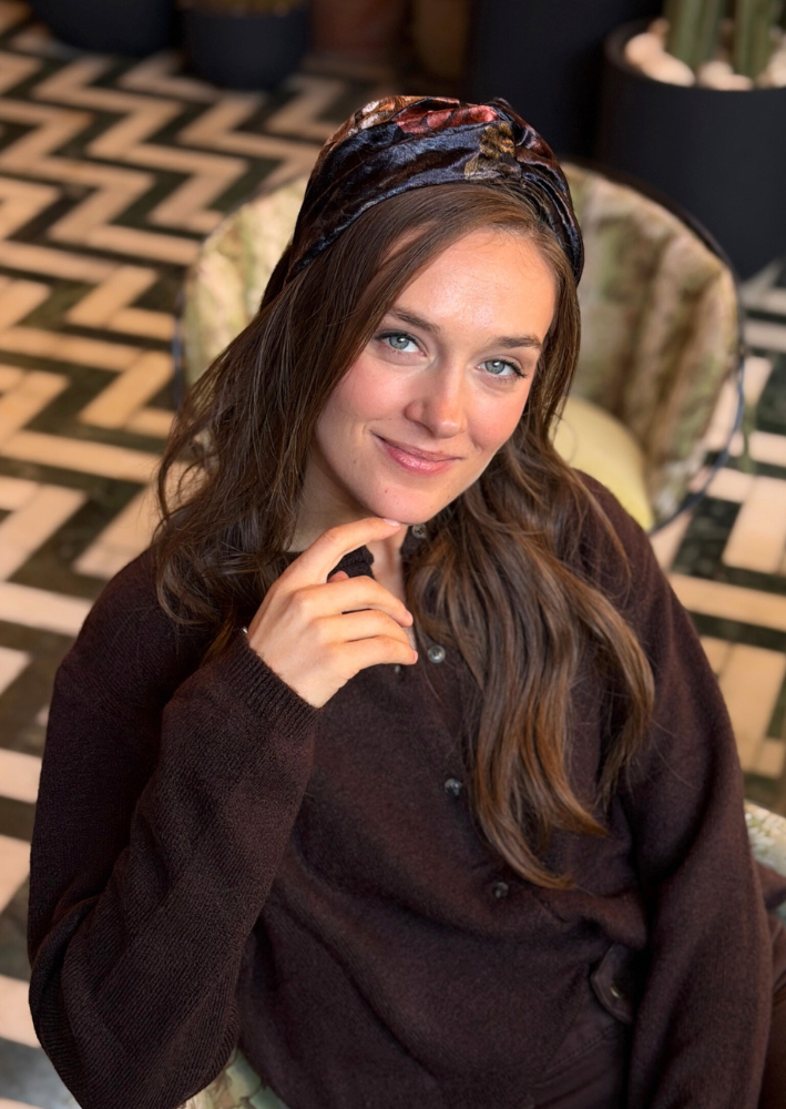 קשת רחבה זואי קטיפה שחור עמוק