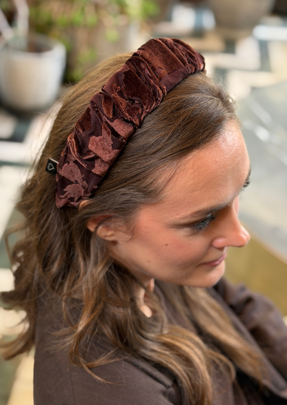 קשת פטיט ויולה קטיפה חום שוקולד