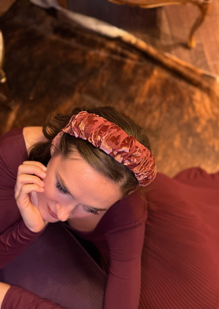 קשת צרה ויולה קטיפה בורדו מעושן