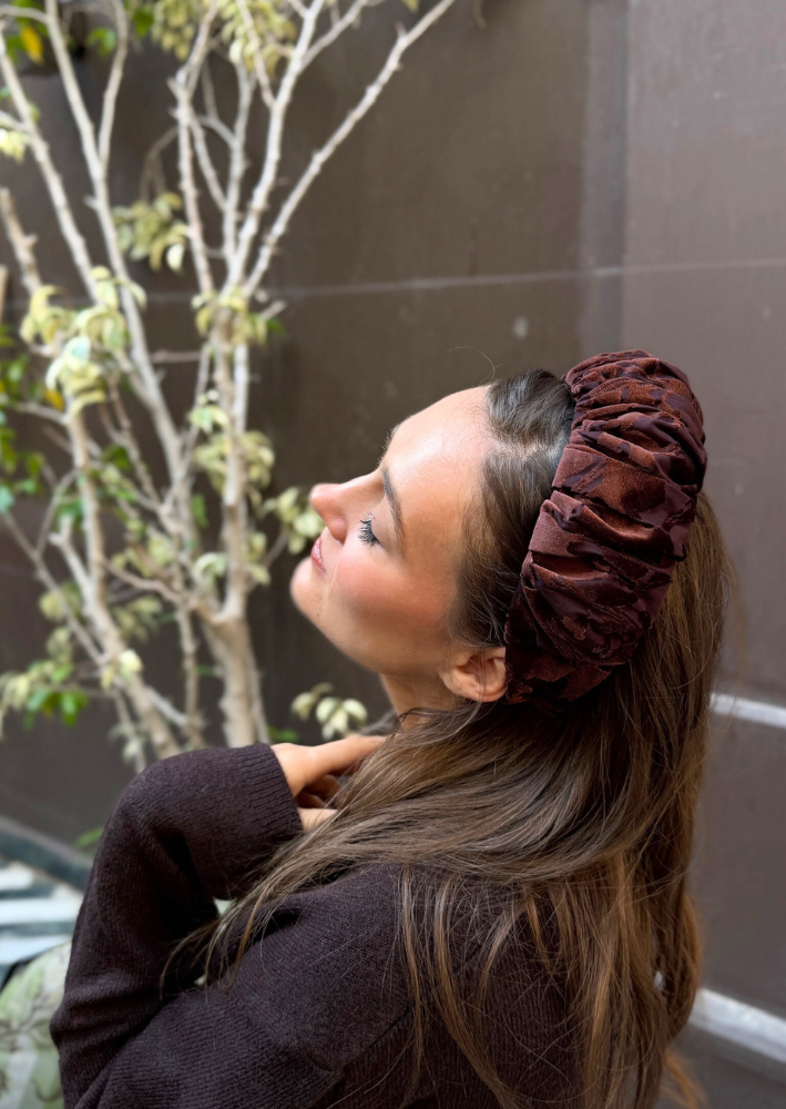 קשת בינונית ויולה קטיפה חום שוקולד