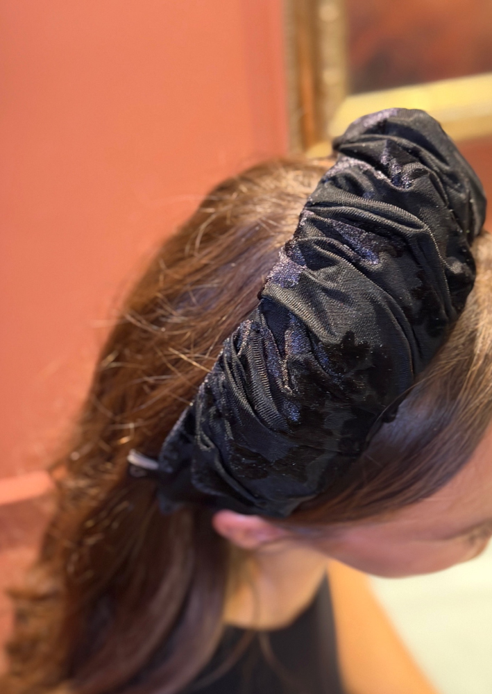 קשת רחבה ויולה קטיפה שחורה