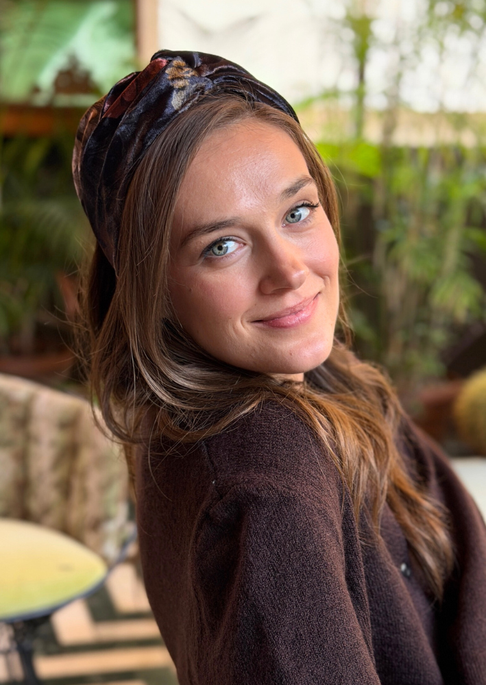 קשת רחבה זואי קטיפה שחור עמוק