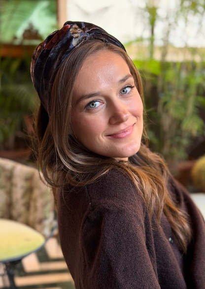 קשת רחבה זואי קטיפה שחור עמוק