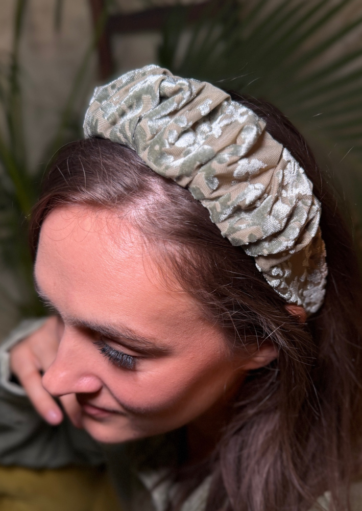 קשת צרה ויולה קטיפה ירוק מרווה עדין