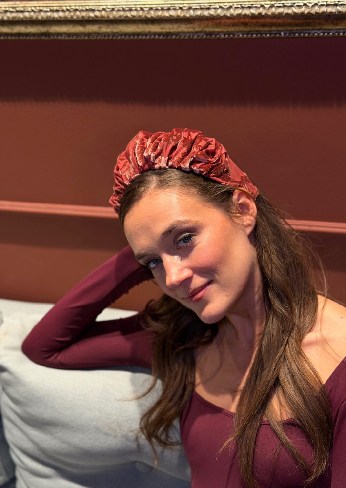 קשת רחבה ויולה קטיפה בורדו מעושן