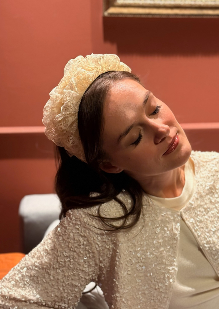 קשת בינונית רנה תחרה שמנת