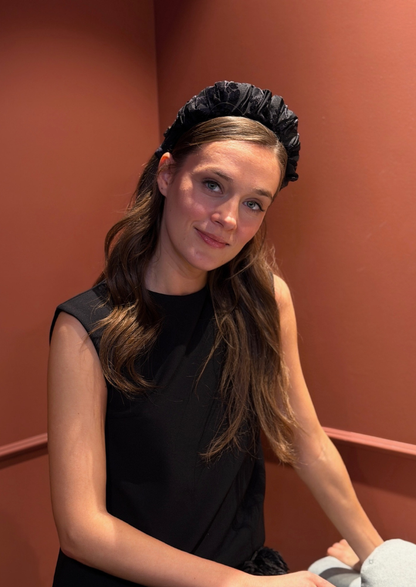 קשת רחבה ויולה קטיפה שחורה