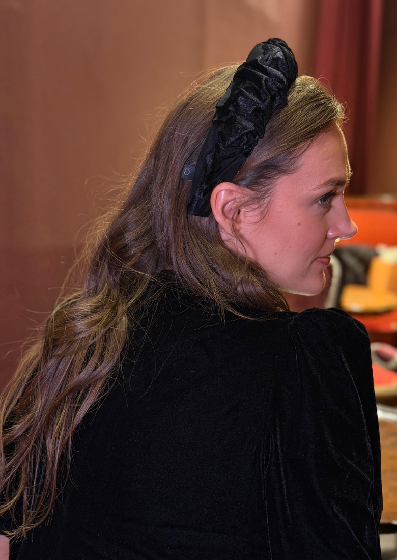 קשת צרה ויולה קטיפה שחורה