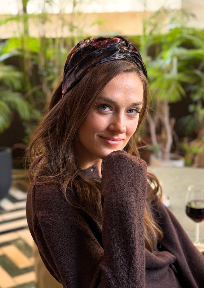 קשת רחבה זואי קטיפה שחור עמוק