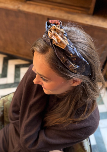 קשת זואי צרה קטיפה שחור עמוק