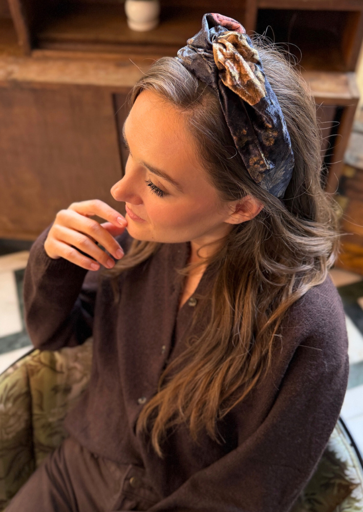 קשת זואי צרה קטיפה שחור עמוק