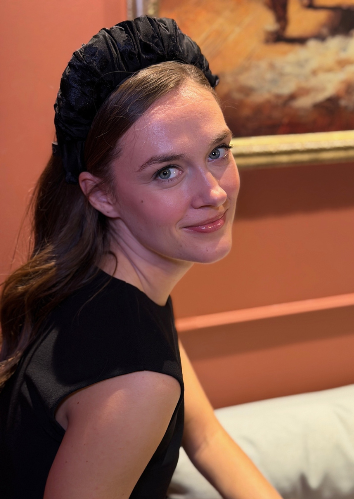 קשת רחבה ויולה קטיפה שחורה