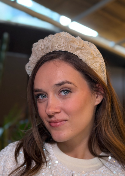 קשת צרה רנה תחרה שמנת