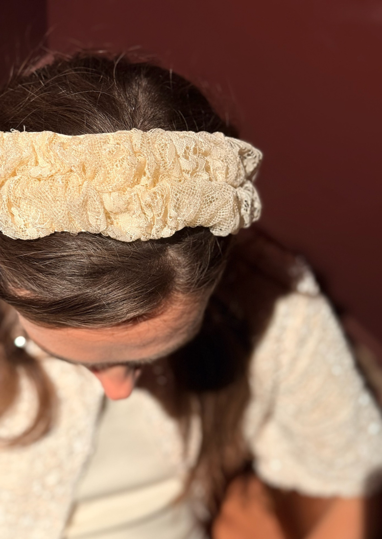 קשת פטיט רנה תחרה שמנת