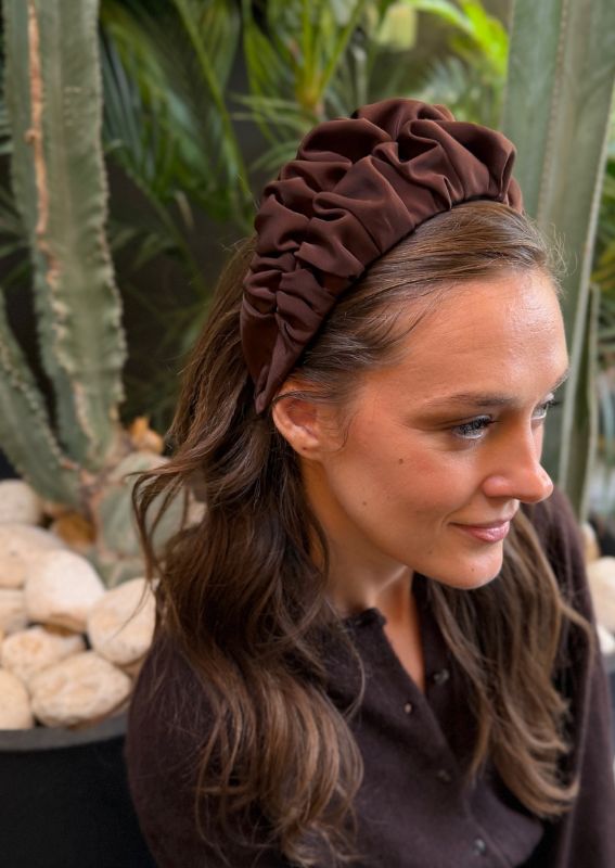 קשת בינונית נמסיס חום שוקולד