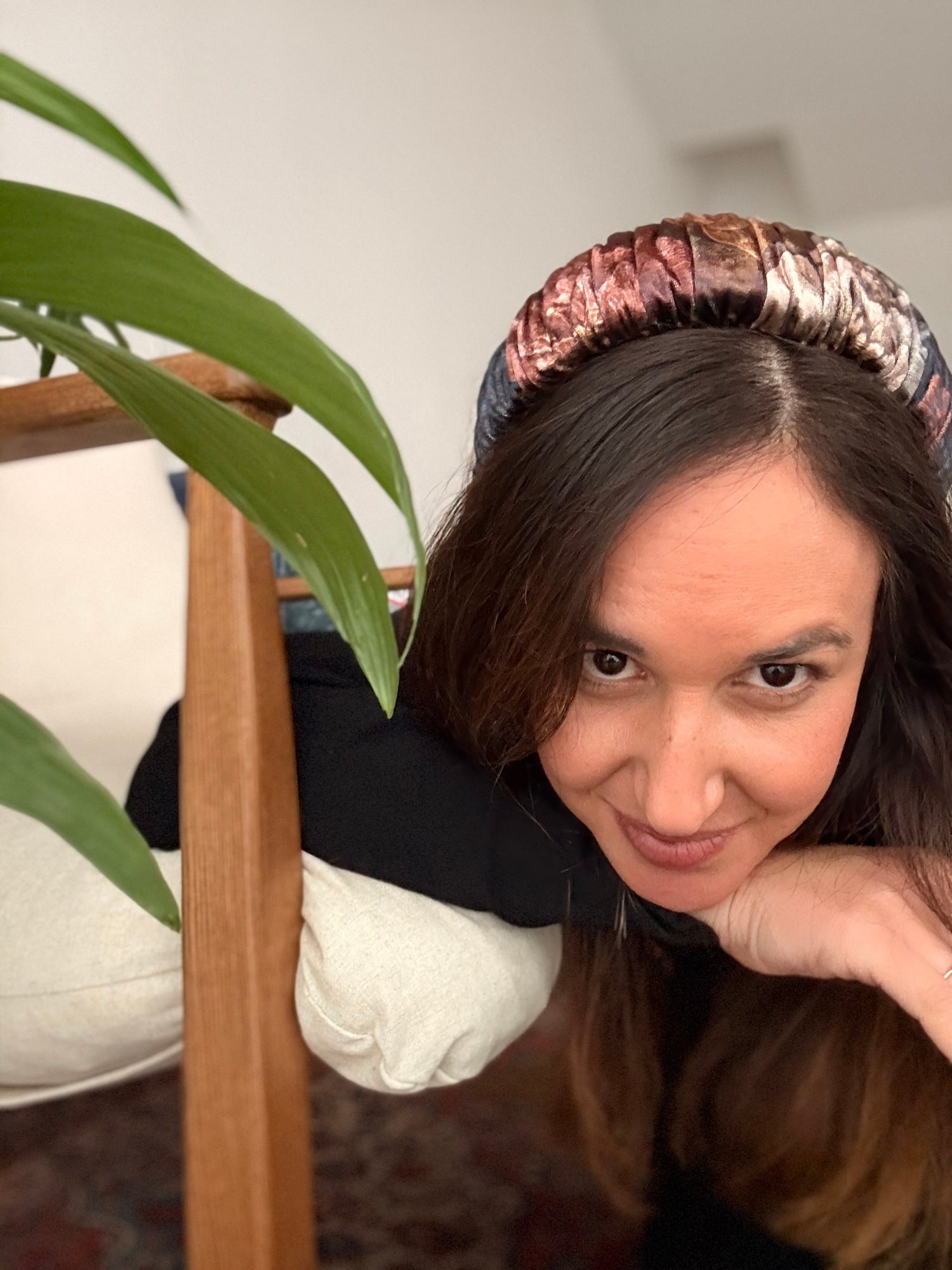 קשת בינונית מילה קטיפה שחור עמוק