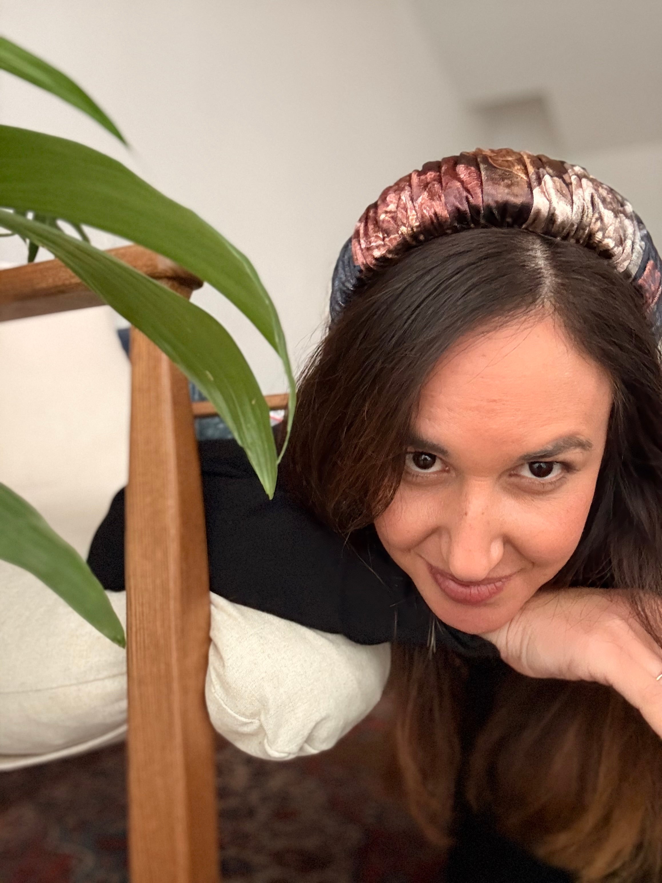 קשת בינונית מילה קטיפה שחור עמוק