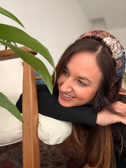 קשת צרה מילה קטיפה שחור עמוק