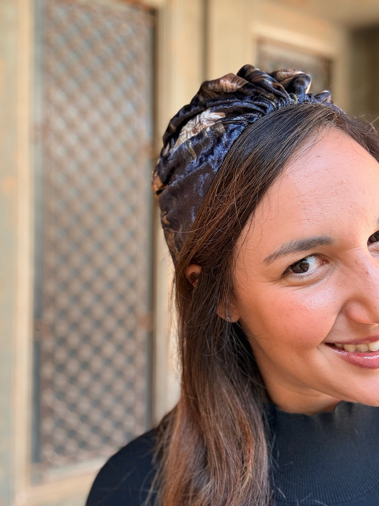 קשת רחבה סלין קטיפה שחור עמוק