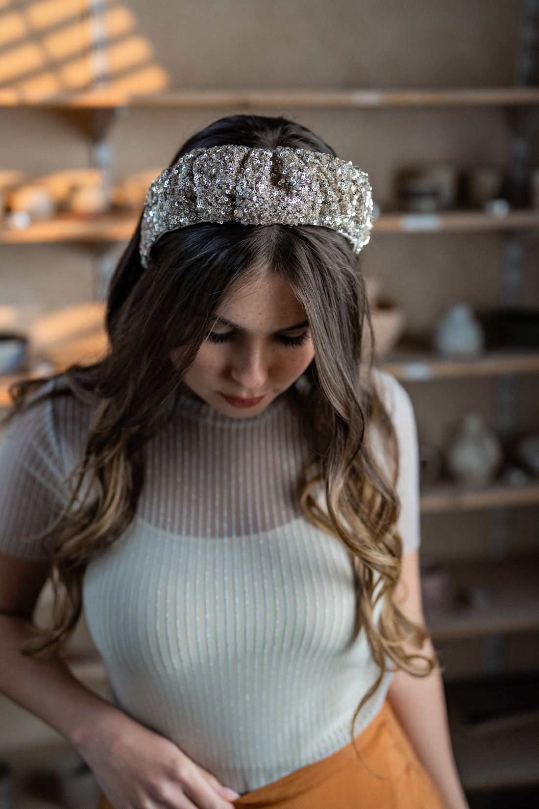 קשת קאסיה צרה פייטים כסוף בהיר