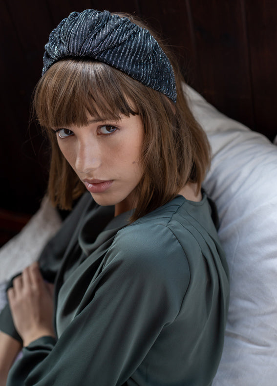 אריה קשת שחורה כסופה